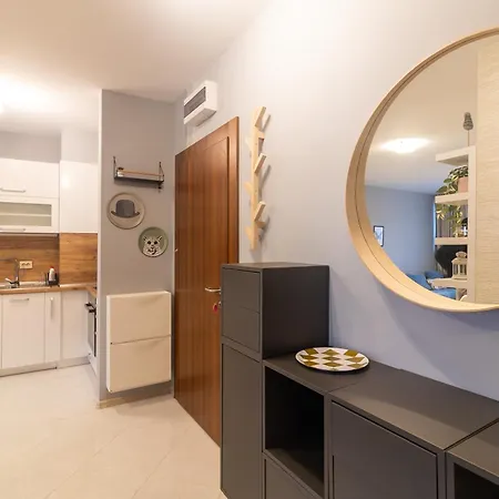 Ani's Stylishly Designed Parking!!! Apartment *
